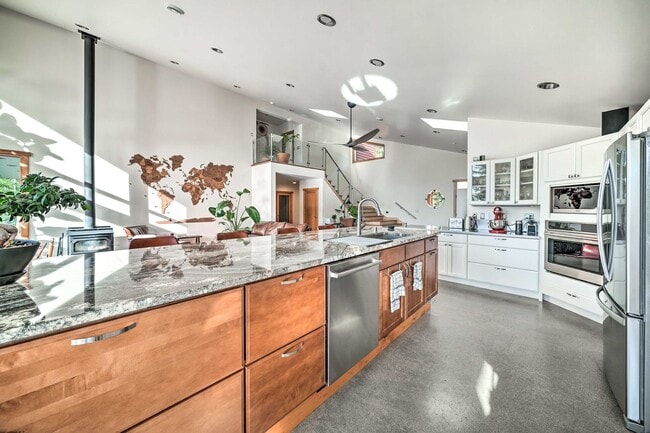 Building Photo - 5bd/3.5ba Monroe Home