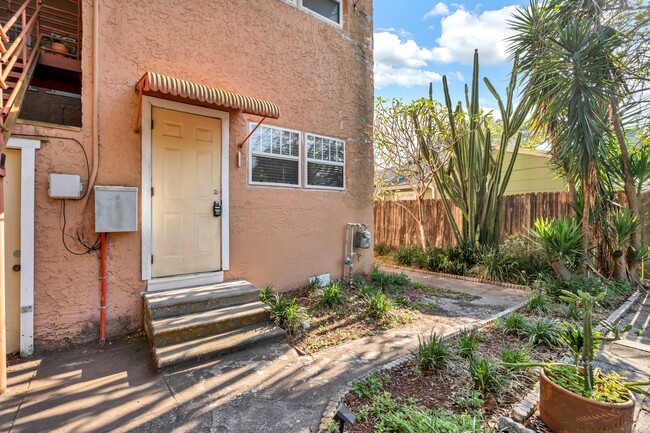 Building Photo - Charming and Spacious 2BR/1BA Unit in Hist...