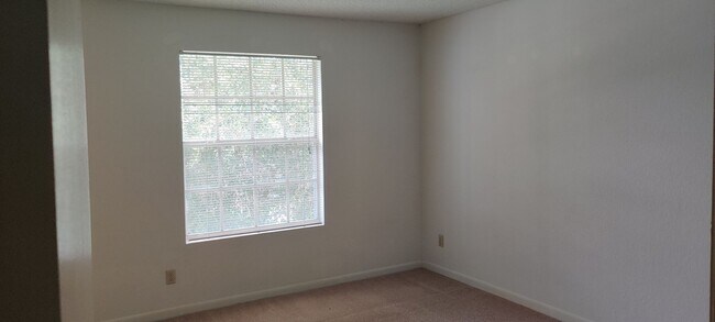 Building Photo - Lexington Place - 1134