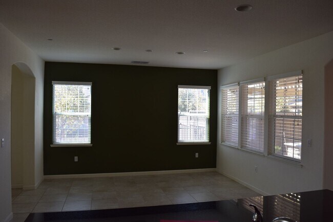 Building Photo - Spacious Home In Mountain House