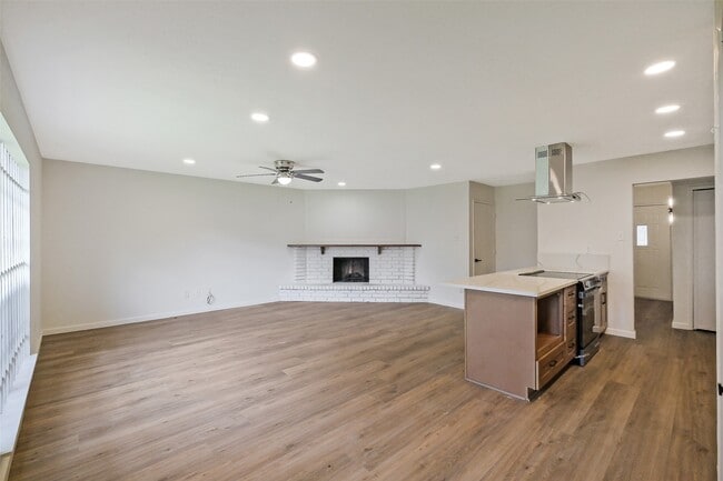 Building Photo - 5007 Ridgecreek Dr