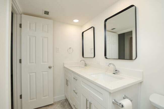 Building Photo - 1115 Augusta Dr