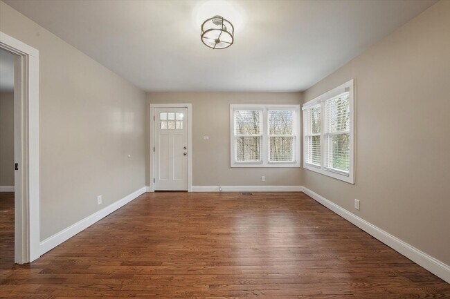 Building Photo - Harriman 37748 - Charming 2-bedroom, 1.5-bathroom Home nestled on 3.8 acres of woods - Contact Ch...