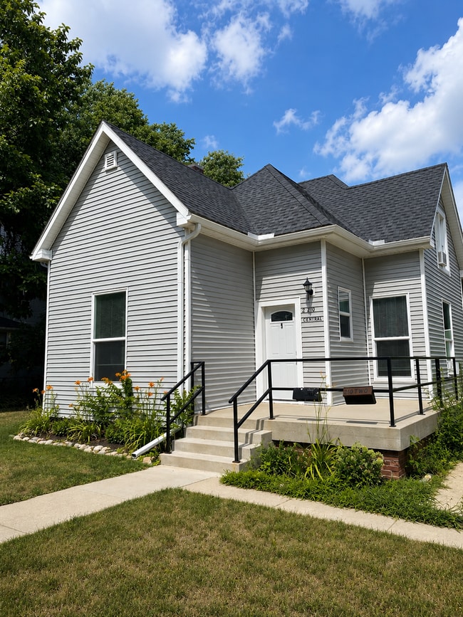 Building Photo - 210 N Central Ave