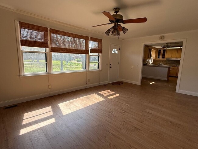 Building Photo - Prime Nashville Location with Comfort & Convenience