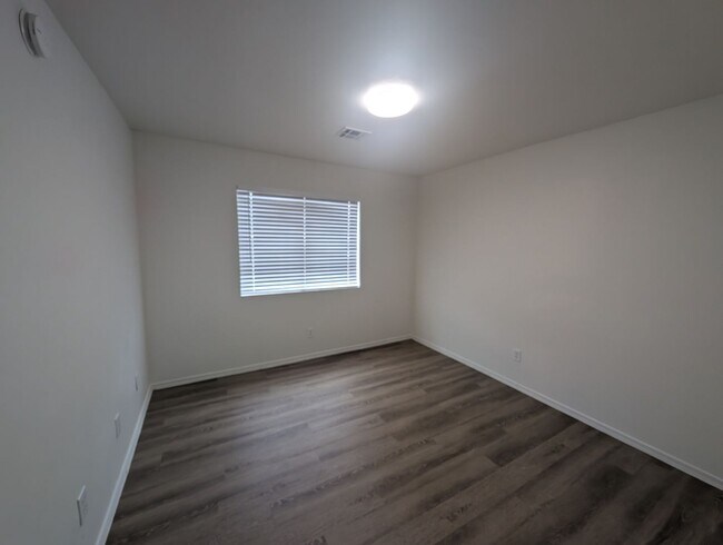 Building Photo - 2642 N Los Altos Ave