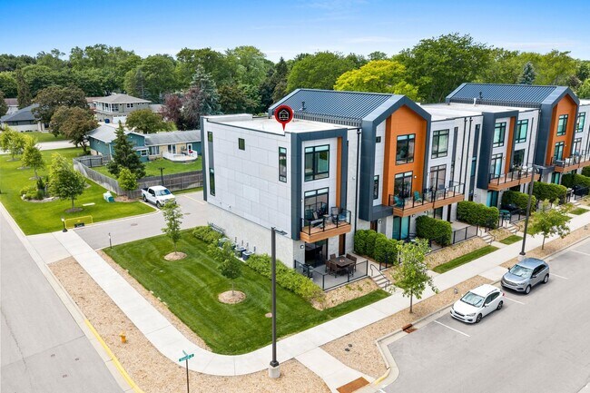 Building Photo - 1071 Brookwood Dr