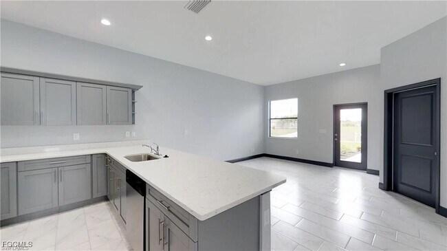 Building Photo - 1315 NE 8th Pl