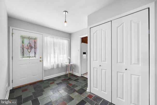Building Photo - 3335 S Rockfield Dr