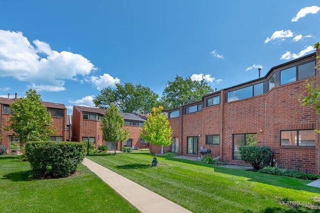 Building Photo - 901 S Racine Ave
