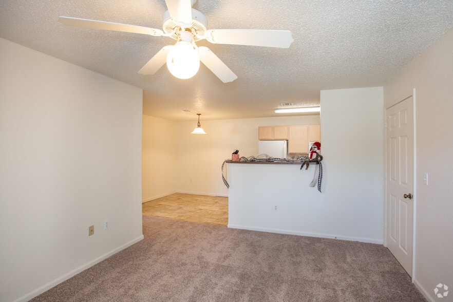2BR, 2BA - 962 SF - Bridgewater