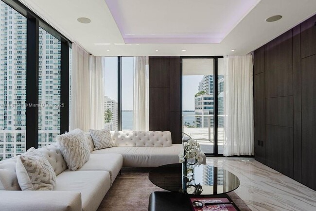Building Photo - 1010 Brickell Ave