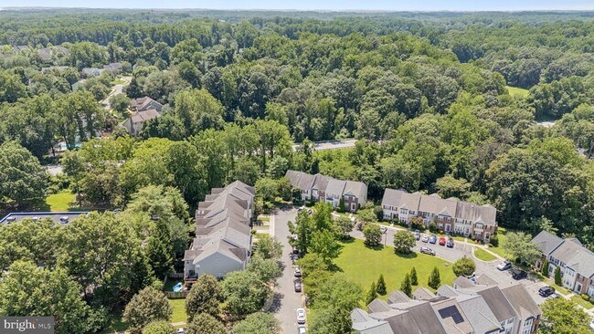 Building Photo - 856 Stonehurst Ct
