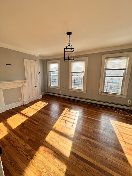 Building Photo - 149 Van Horne St