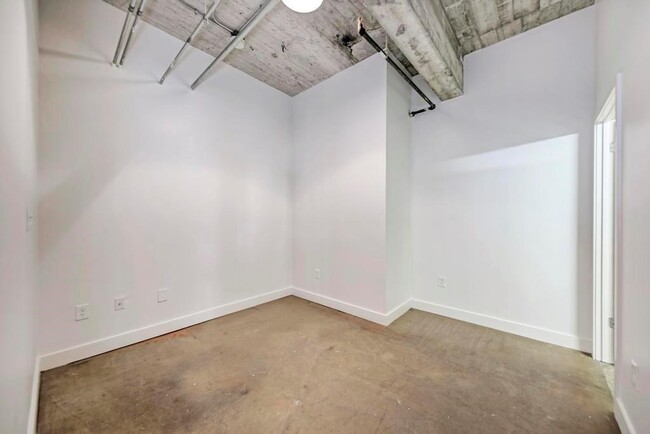Building Photo - 710 Colorado St