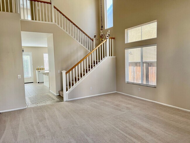 Building Photo - Nice 2 Story Home