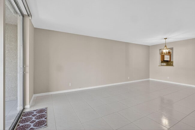 Building Photo - 14747 Cumberland Dr