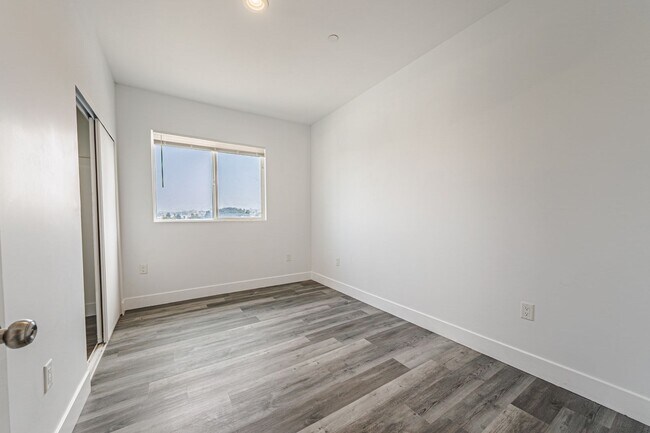 Building Photo - Spacious 4-Bedroom, 3-Bath Home – Modern Upgrades & Parking Included