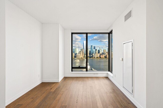 Building Photo - 99 Hudson St