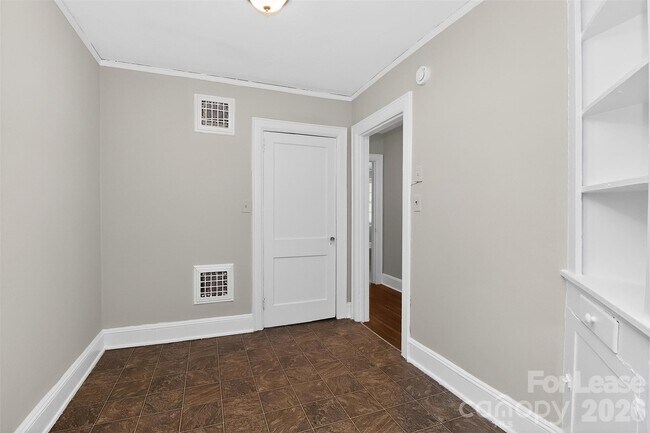 Building Photo - 1412 Park Dr