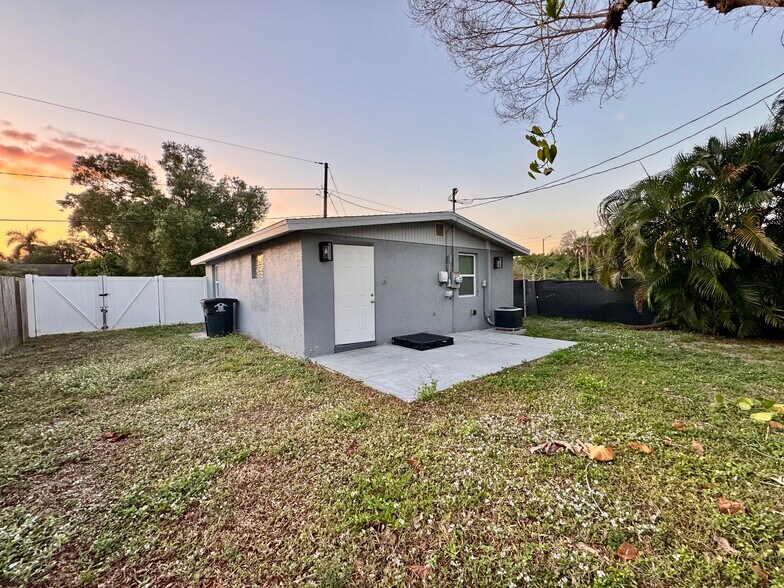 Building Photo - 1415 Diego St