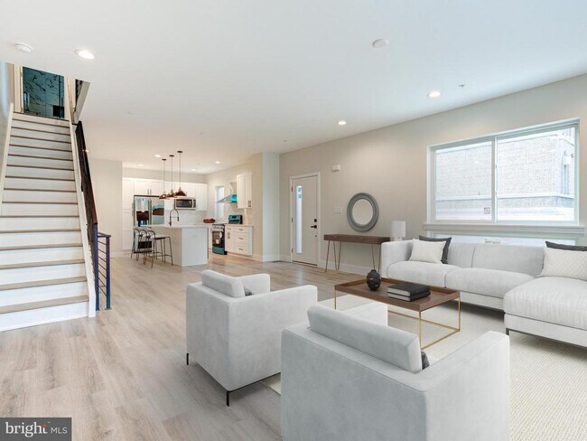 Building Photo - 630 Moyer St