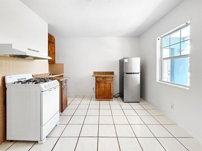 Building Photo - 10464 106th Ave N