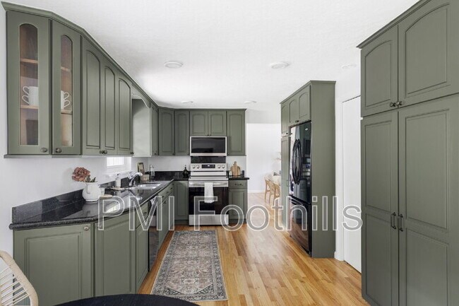 Building Photo - 6982 Estes Dr