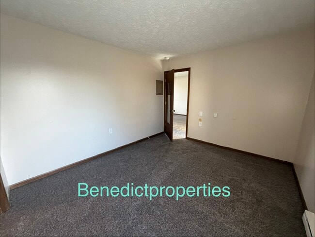 Building Photo - CedarCliff