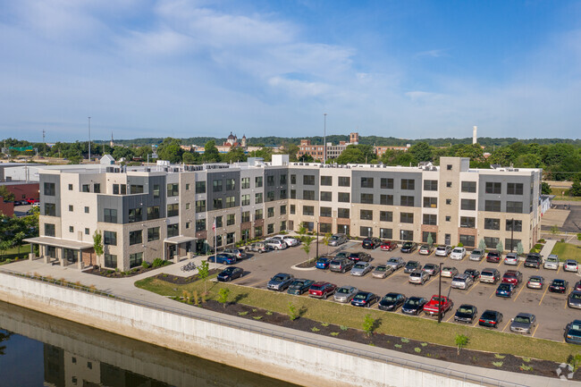 Building Photo - Grand View Place