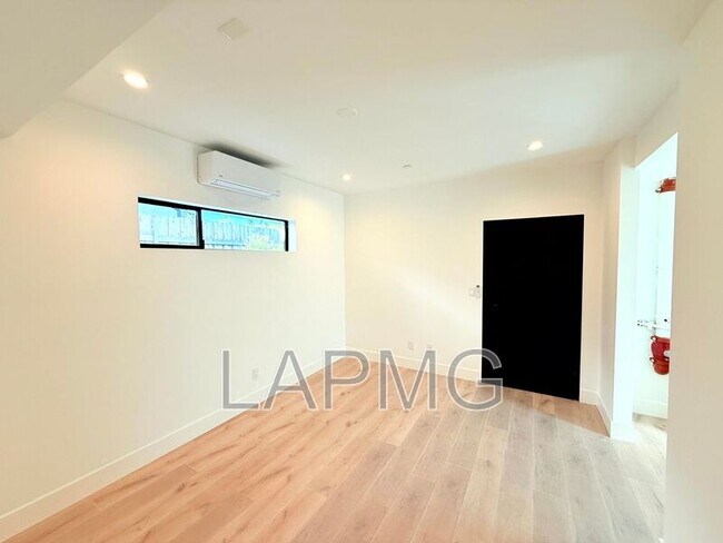 Building Photo - 3414 London St