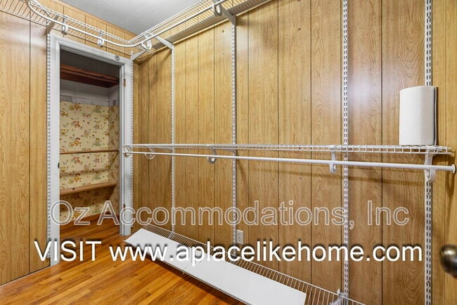 Building Photo - 6535 Melrose Ln