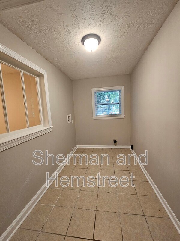 Building Photo - 3306 Tanglewood Dr