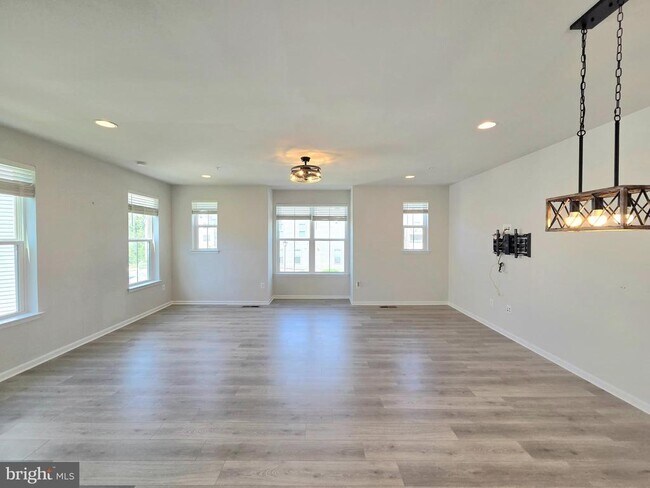 Building Photo - 13146 Dowdens Sta Wy