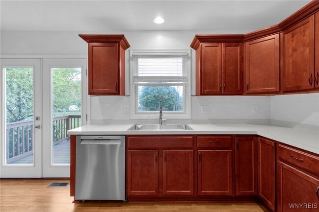 Building Photo - 940 Reserve Rd