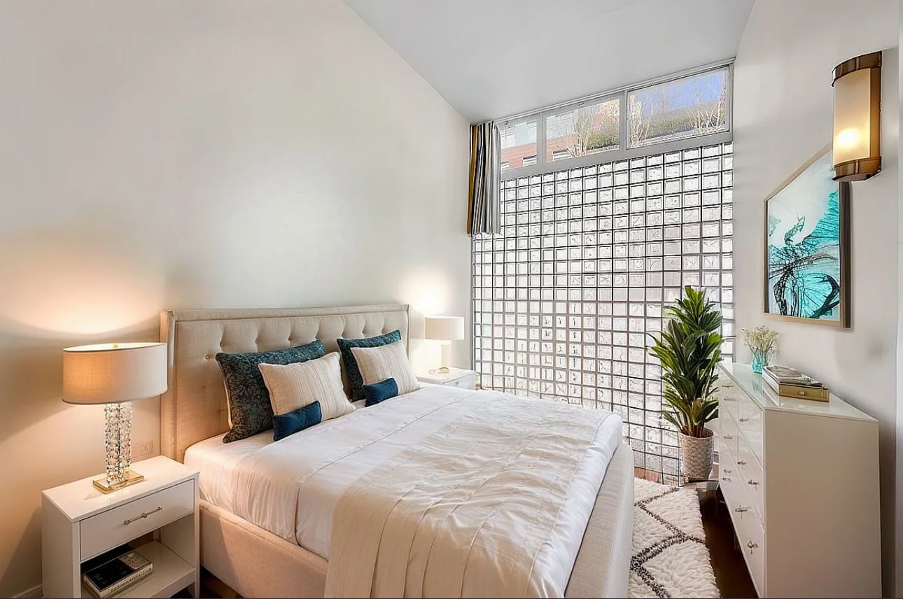 Building Photo - 32 E 74th St