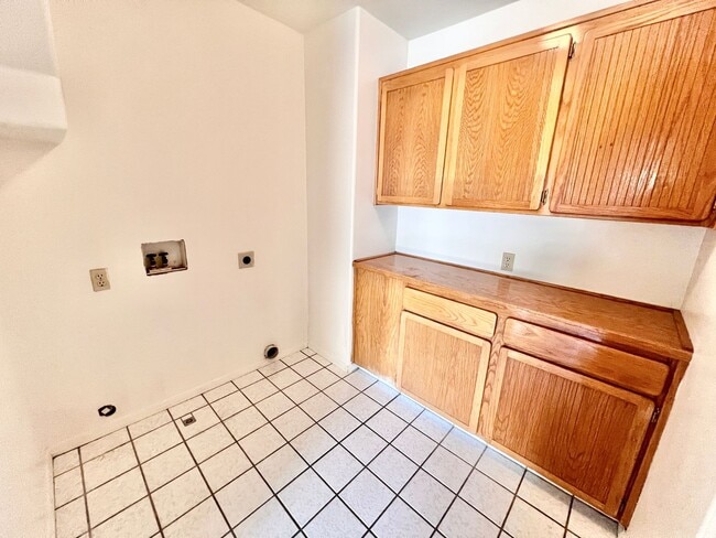 Building Photo - $2,495 Friant & Copper, 3 Bed, N. Windham ...