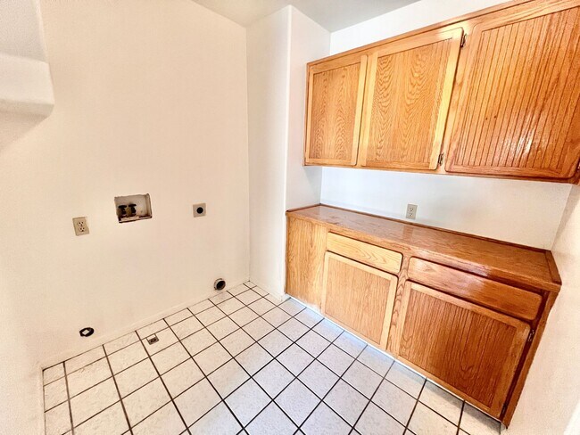 Building Photo - $2,495 Friant & Copper, 3 Bedrooms - N. Wi...