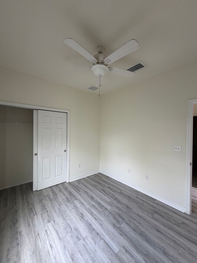 Building Photo - 1060 San Cristobal Ave