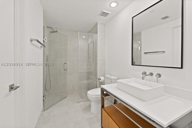 Building Photo - 6000 Collins Ave