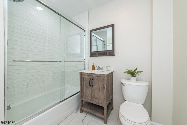 Building Photo - 116 Franklin St