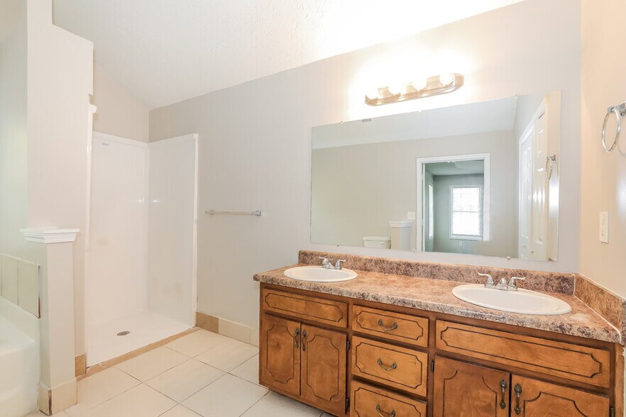 Building Photo - 5712 Mistyview Dr