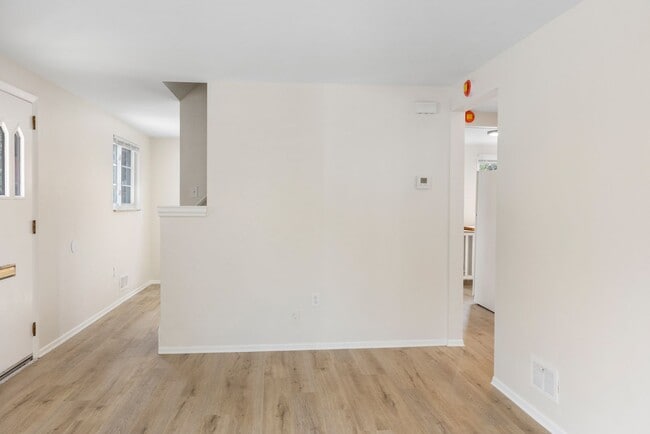 Building Photo - Recently Updated 3 Bedroom House In Mt. Wa...