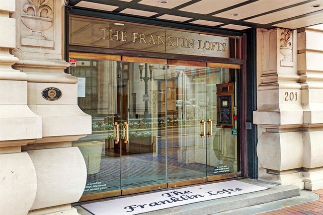 Building Photo - 201 Main St