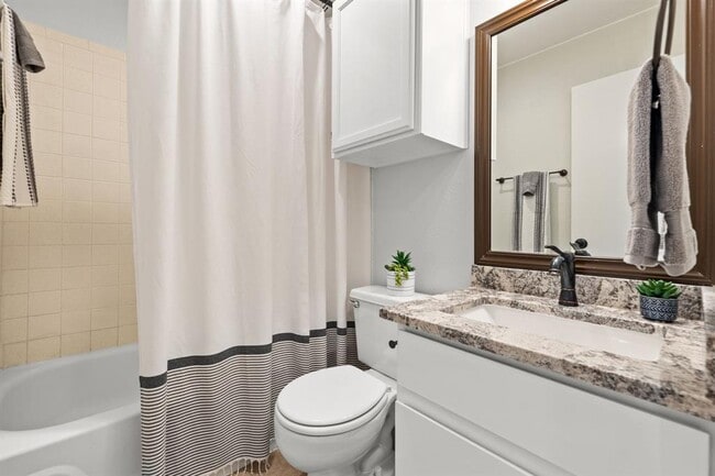 Building Photo - 9807 Hundred Oaks Cir