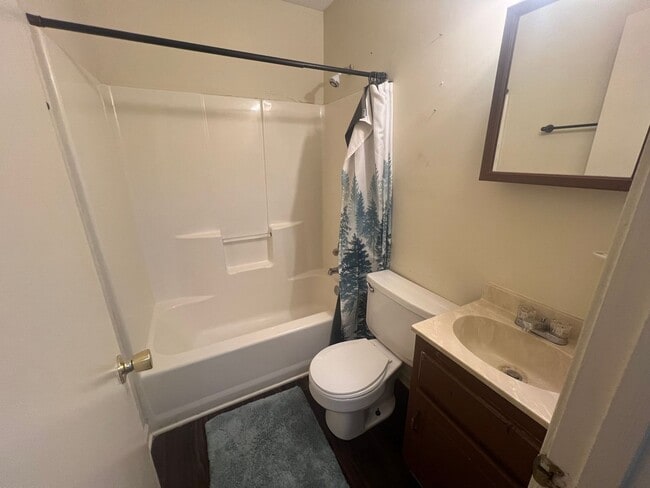 Building Photo - 2/1 Duplex in Northport