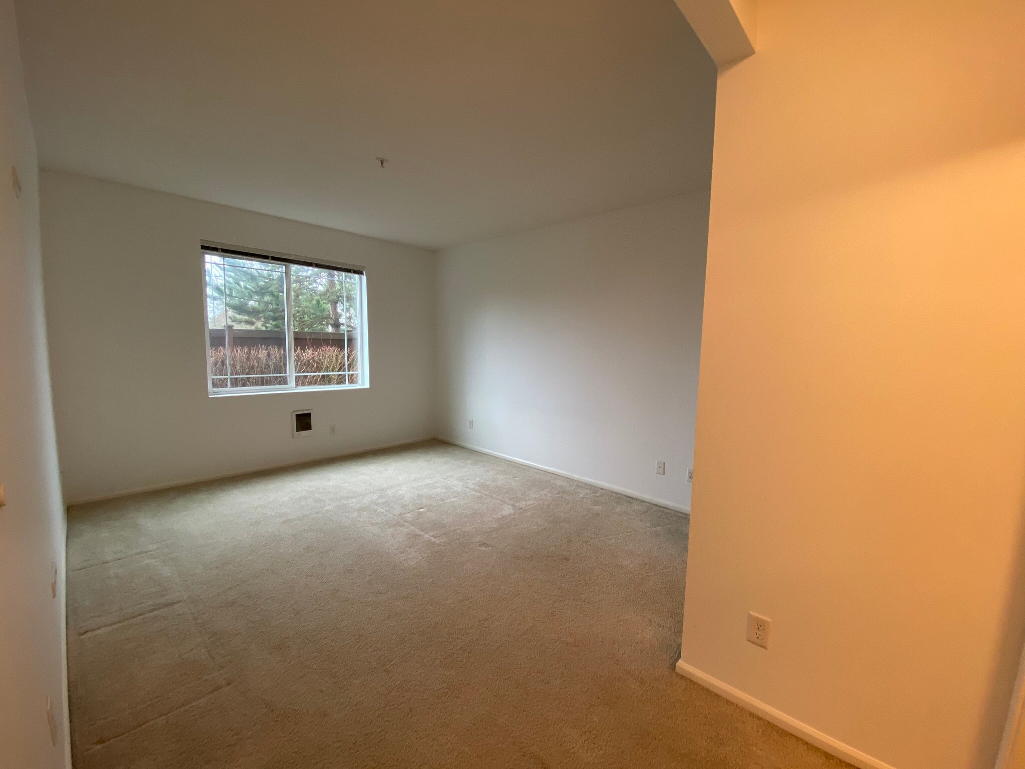 Master Room - 15720 Manor Way
