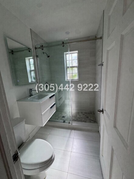 Building Photo - 15 Sidonia Ave