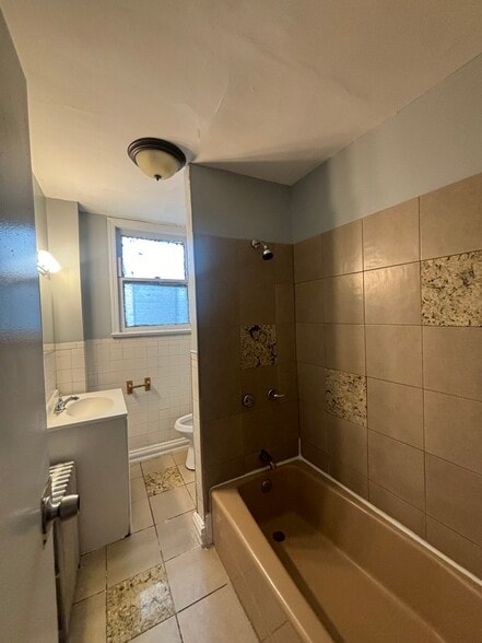 Building Photo - 152 Shephard Ave