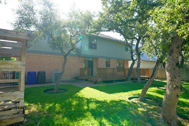 Building Photo - 7315 Park W Dr